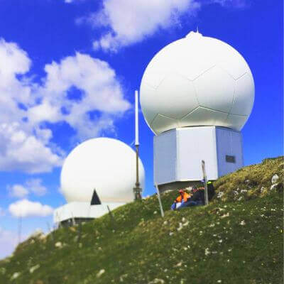 Rando_La dole_Jura Suisse_les fameuses boules qui sont des stations météorologiques